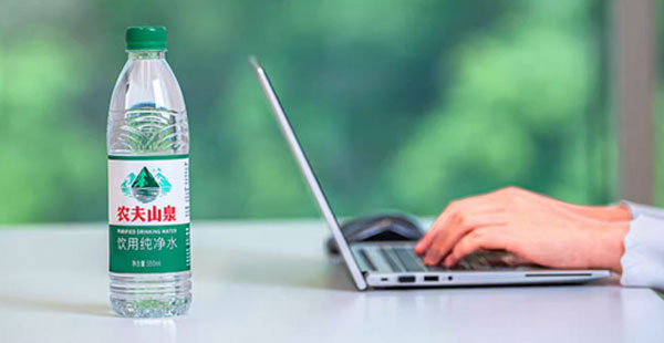 农夫山泉绿瓶水布局品牌战略，低价抢占市场高地